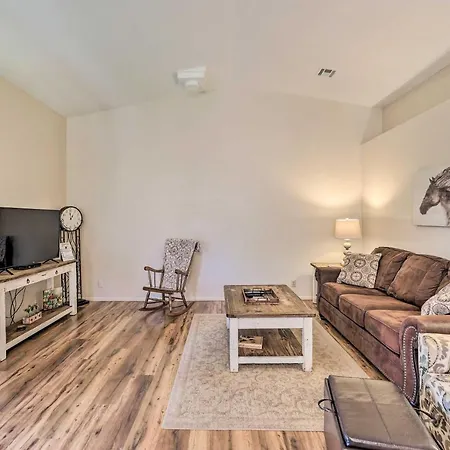 Quaint And Welcoming Kanab Home With Patio!